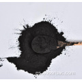 Carbón activado en polvo negro utilizado en la industria química.